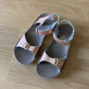Rose Gold Sun San Surfer Sandals Size 2